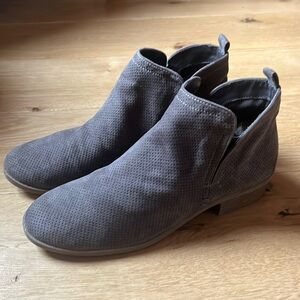 Universal thread, booties, size 11, grey